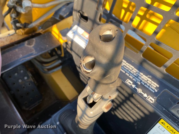 image for item JA9046 2000 John Deere 250  skid steer loader