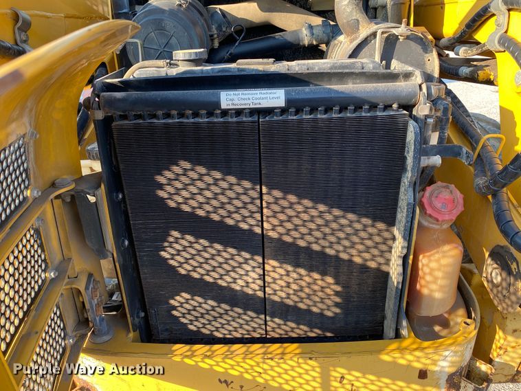 image for item JA9046 2000 John Deere 250  skid steer loader