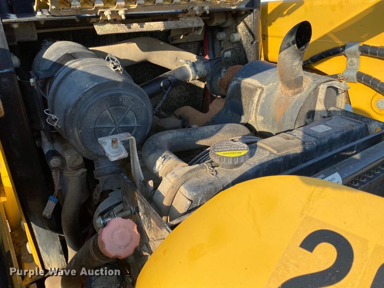 image for item JA9046 2000 John Deere 250  skid steer loader