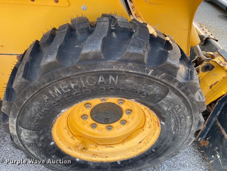 image for item JA9046 2000 John Deere 250  skid steer loader