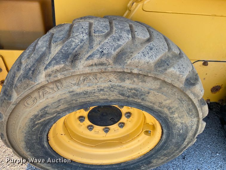 image for item JA9046 2000 John Deere 250  skid steer loader