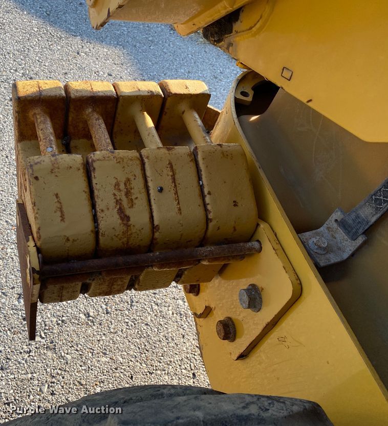 image for item JA9046 2000 John Deere 250  skid steer loader