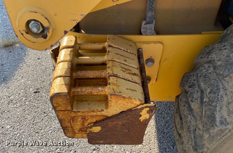 image for item JA9046 2000 John Deere 250  skid steer loader