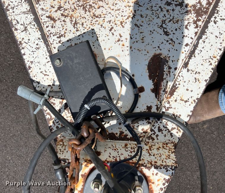 image for item JX9313 1996 W-W Trailers  enclosed cargo trailer