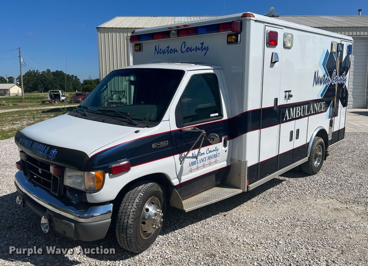 image for item JX9462 2001 Ford E450 Super Duty  ambulance