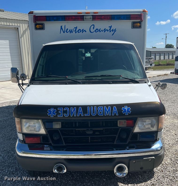 image for item JX9462 2001 Ford E450 Super Duty  ambulance