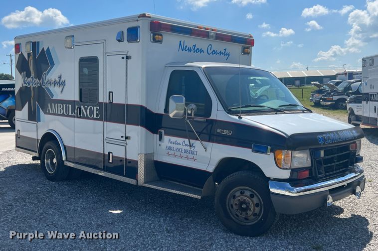 image for item JX9462 2001 Ford E450 Super Duty  ambulance