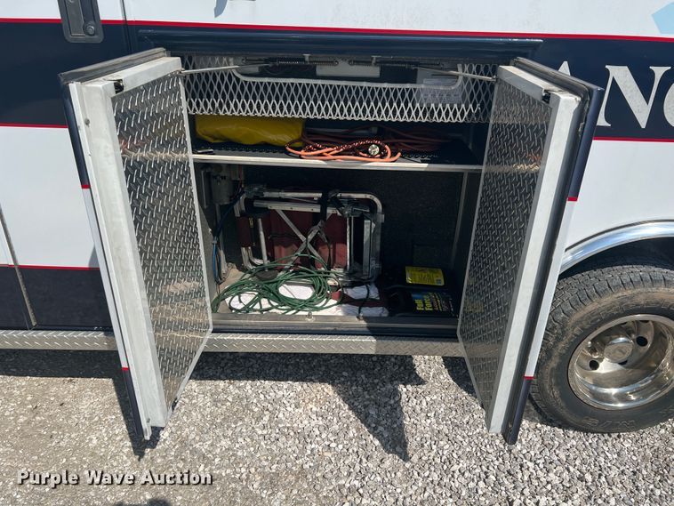image for item JX9462 2001 Ford E450 Super Duty  ambulance