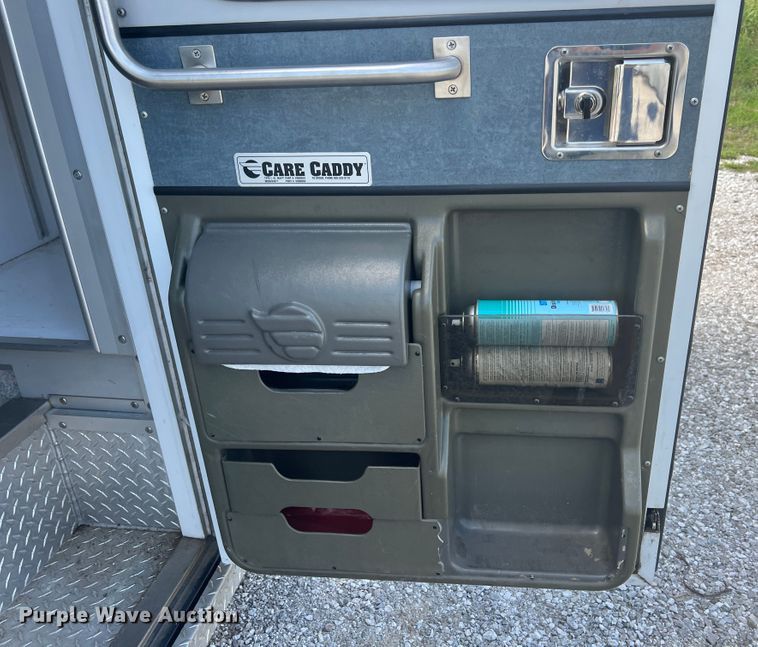 image for item JX9462 2001 Ford E450 Super Duty  ambulance