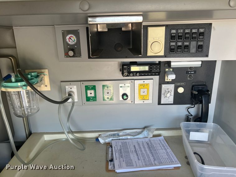 image for item JX9462 2001 Ford E450 Super Duty  ambulance