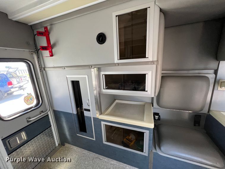 image for item JX9462 2001 Ford E450 Super Duty  ambulance