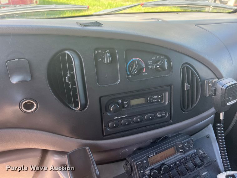 image for item JX9462 2001 Ford E450 Super Duty  ambulance