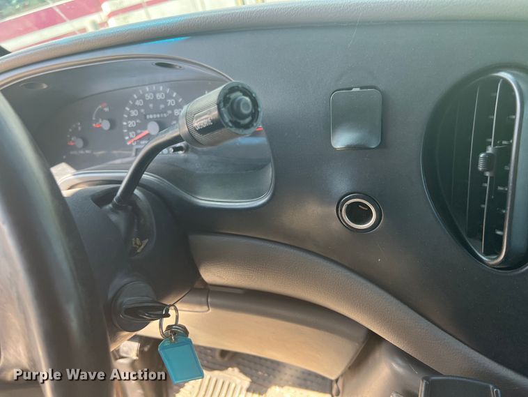 image for item JX9462 2001 Ford E450 Super Duty  ambulance