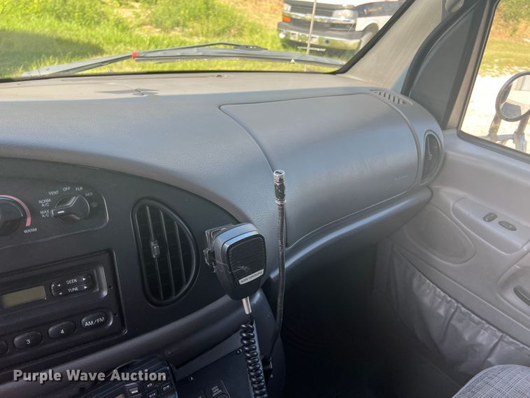 image for item JX9462 2001 Ford E450 Super Duty  ambulance