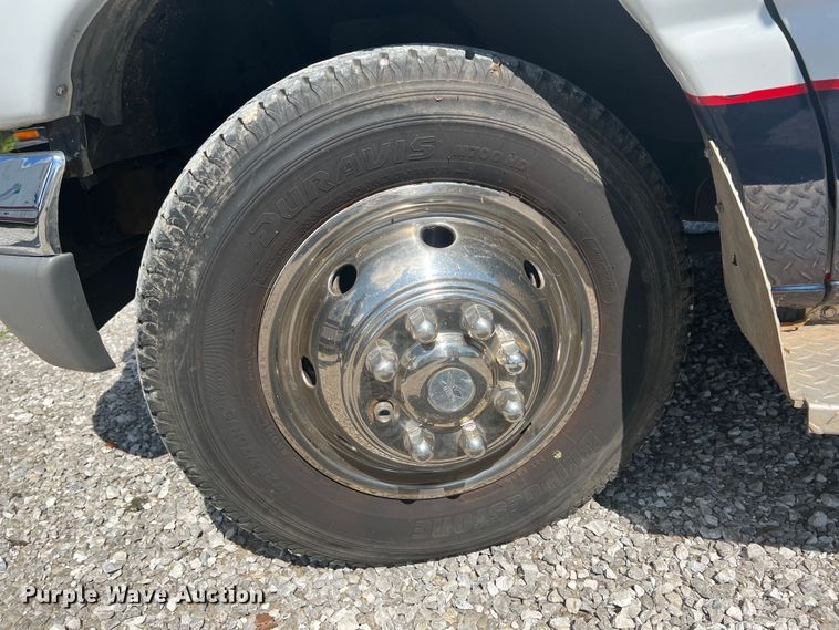 image for item JX9462 2001 Ford E450 Super Duty  ambulance