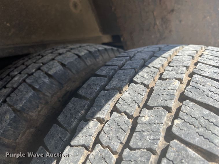 image for item JX9462 2001 Ford E450 Super Duty  ambulance