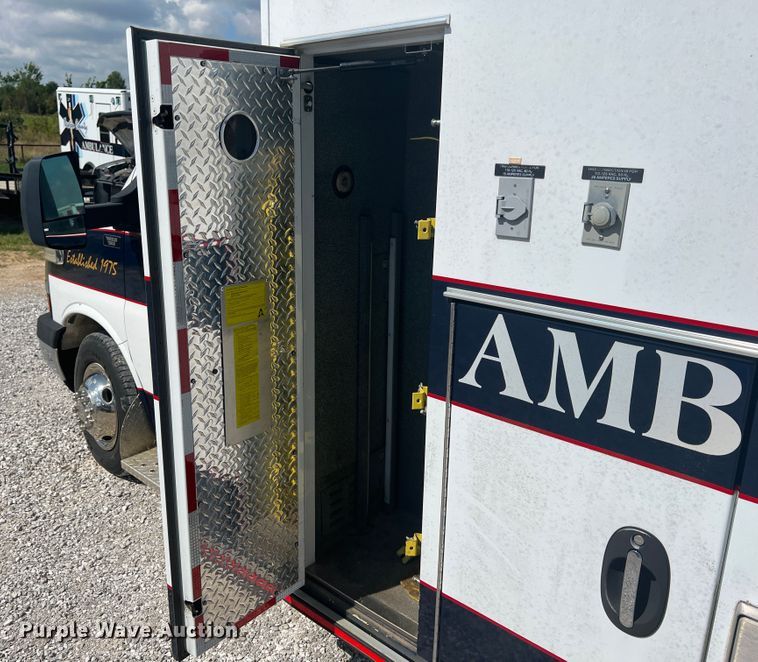 image for item JX9463 2009 Chevrolet Express 3500  ambulance