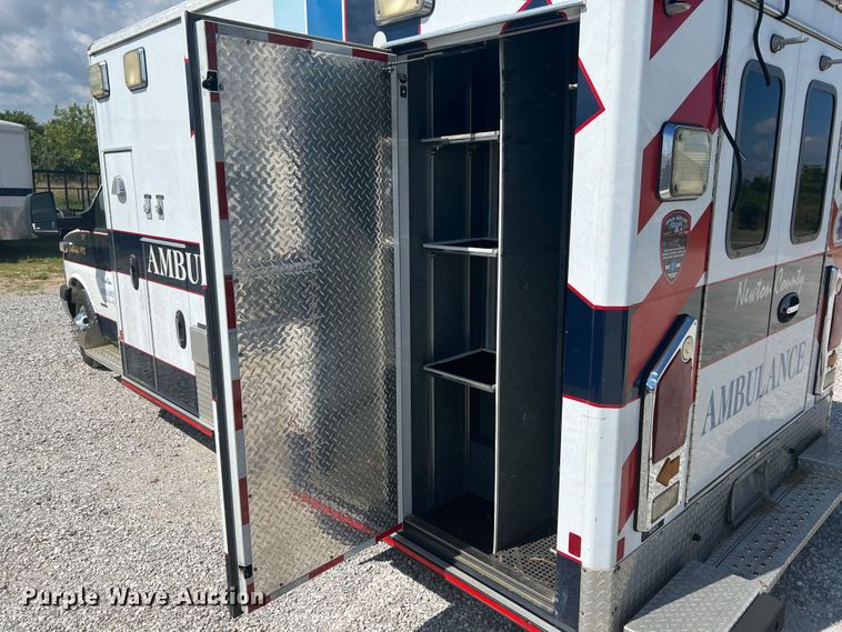 image for item JX9463 2009 Chevrolet Express 3500  ambulance