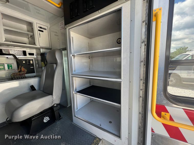 image for item JX9463 2009 Chevrolet Express 3500  ambulance