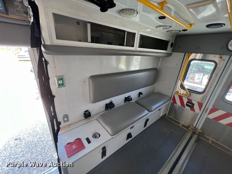 image for item JX9463 2009 Chevrolet Express 3500  ambulance