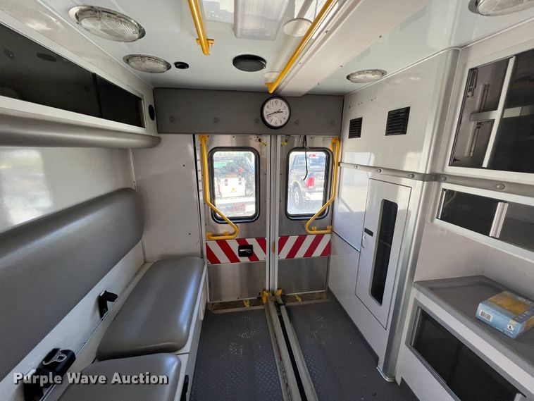 image for item JX9463 2009 Chevrolet Express 3500  ambulance