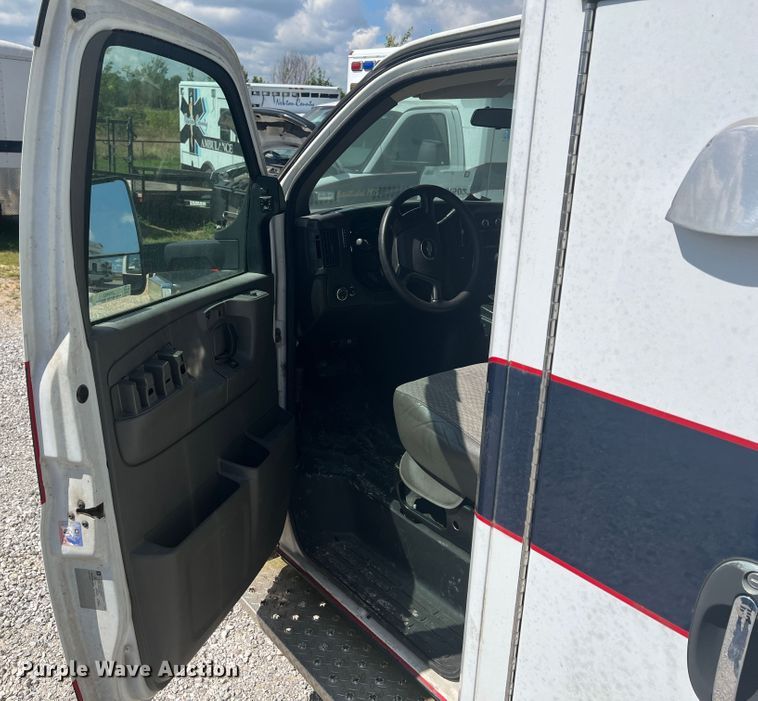 image for item JX9463 2009 Chevrolet Express 3500  ambulance