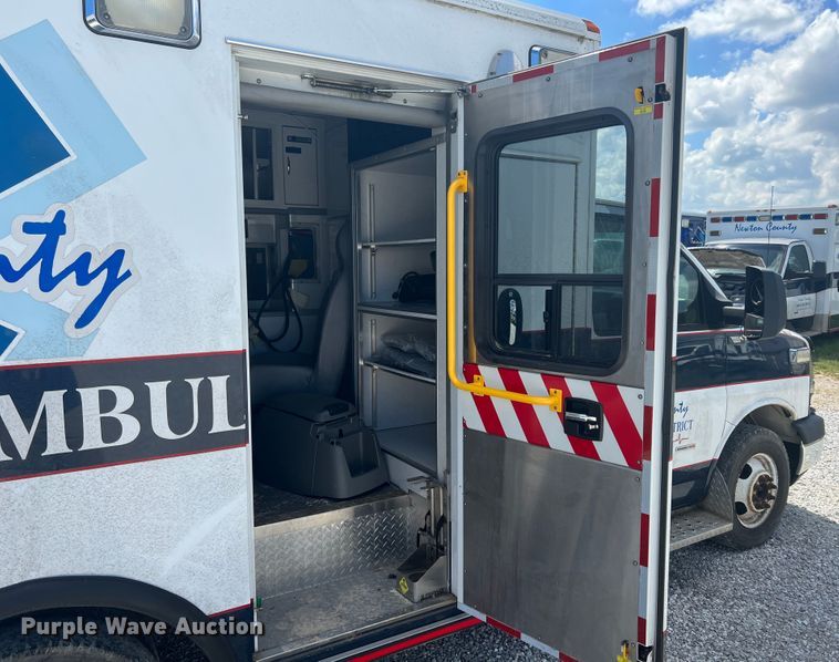 image for item JX9464 2009 Chevrolet Express 3500  ambulance