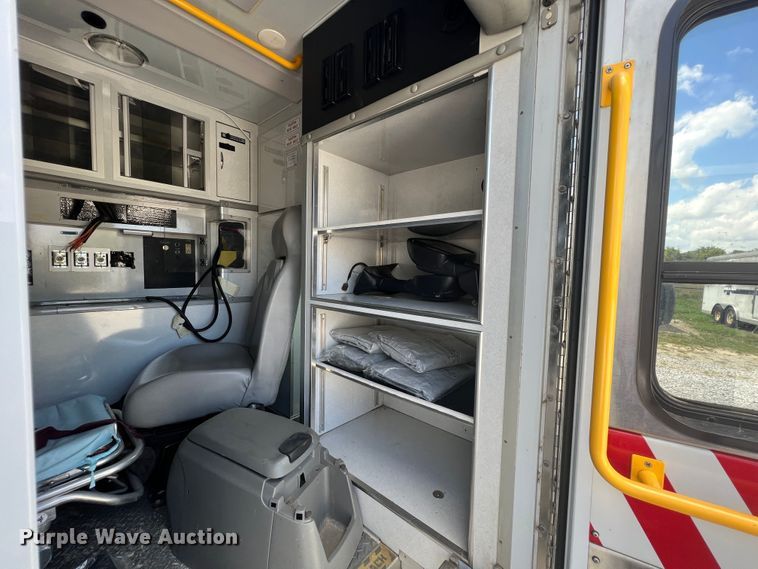 image for item JX9464 2009 Chevrolet Express 3500  ambulance