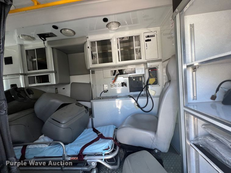 image for item JX9464 2009 Chevrolet Express 3500  ambulance