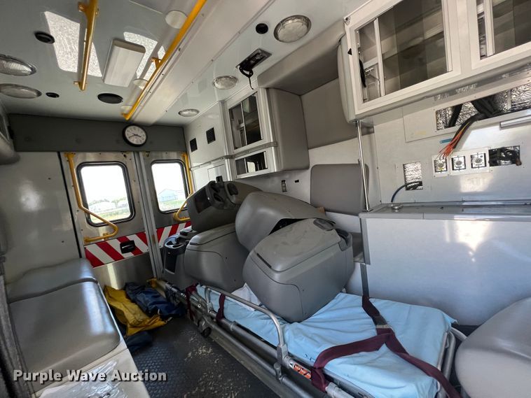 image for item JX9464 2009 Chevrolet Express 3500  ambulance