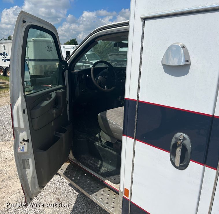 image for item JX9464 2009 Chevrolet Express 3500  ambulance