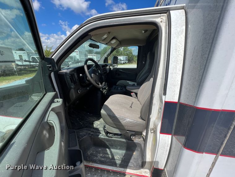 image for item JX9464 2009 Chevrolet Express 3500  ambulance