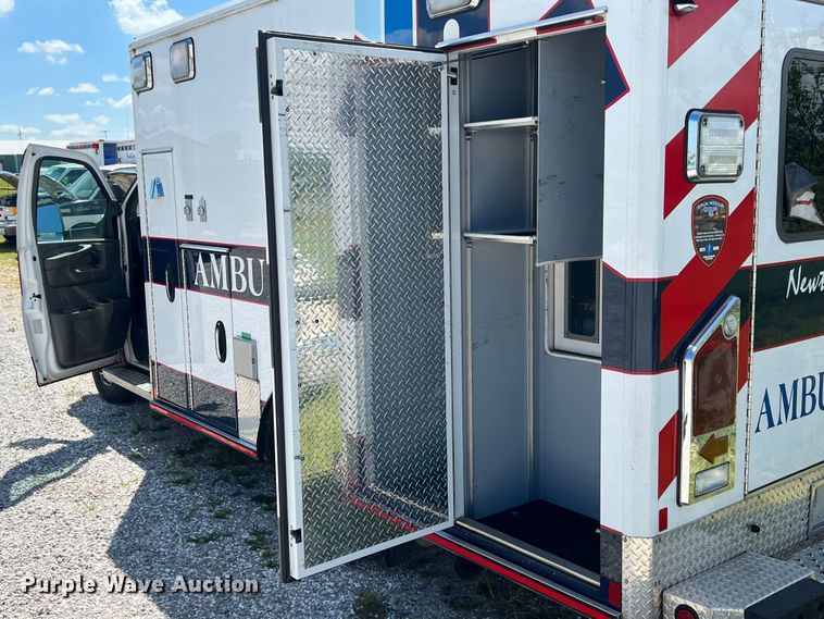 image for item JX9465 2014 Chevrolet Express G3500  ambulance