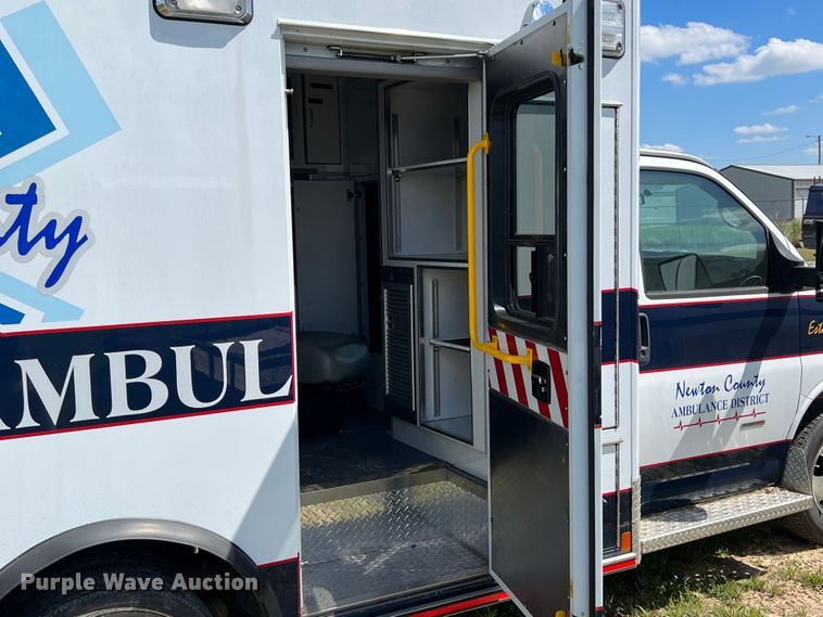 image for item JX9465 2014 Chevrolet Express G3500  ambulance