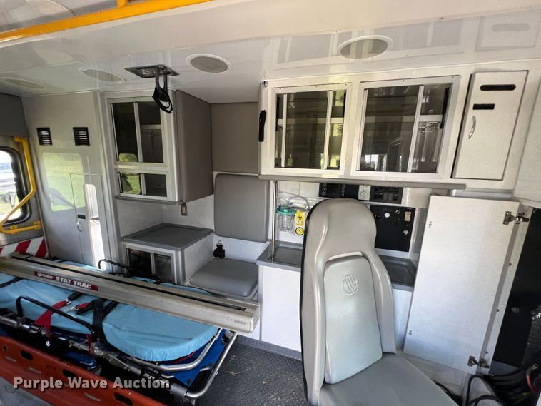 image for item JX9465 2014 Chevrolet Express G3500  ambulance