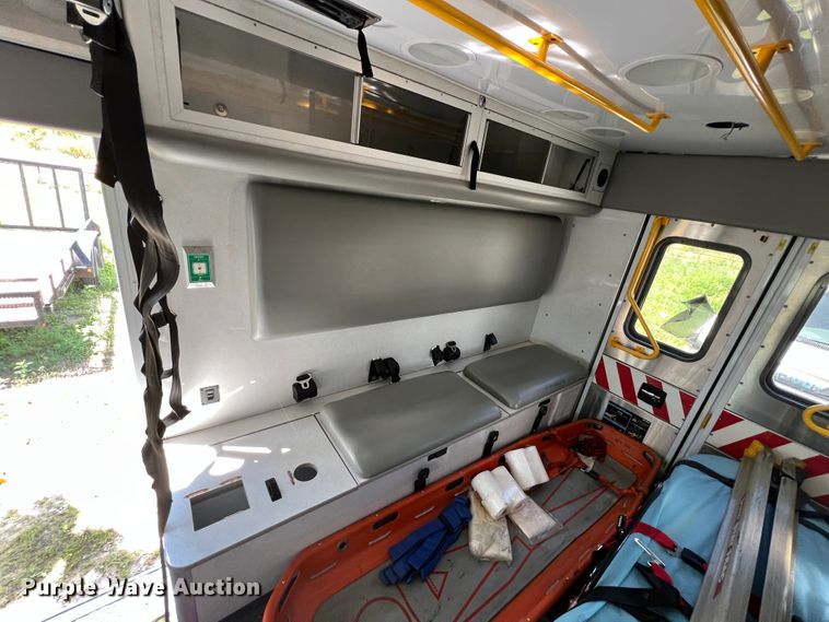 image for item JX9465 2014 Chevrolet Express G3500  ambulance