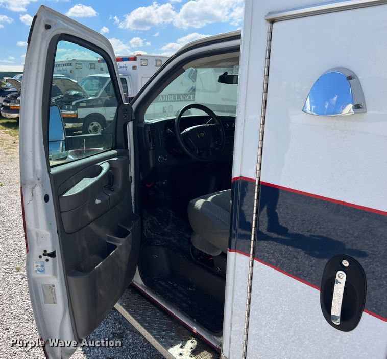 image for item JX9465 2014 Chevrolet Express G3500  ambulance