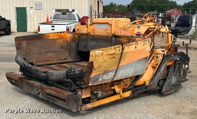 image for item JX9477 2000 LeeBoy L8500  paver