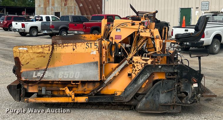 image for item JX9477 2000 LeeBoy L8500  paver