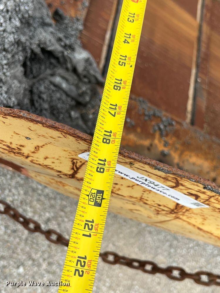 image for item JX9477 2000 LeeBoy L8500  paver