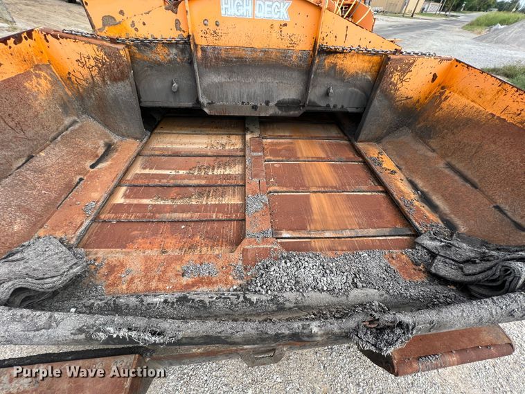 image for item JX9477 2000 LeeBoy L8500  paver