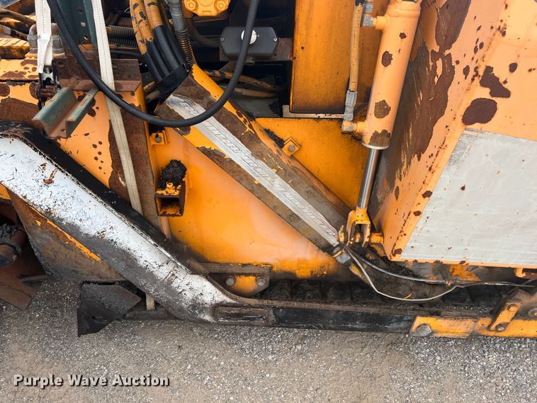 image for item JX9477 2000 LeeBoy L8500  paver