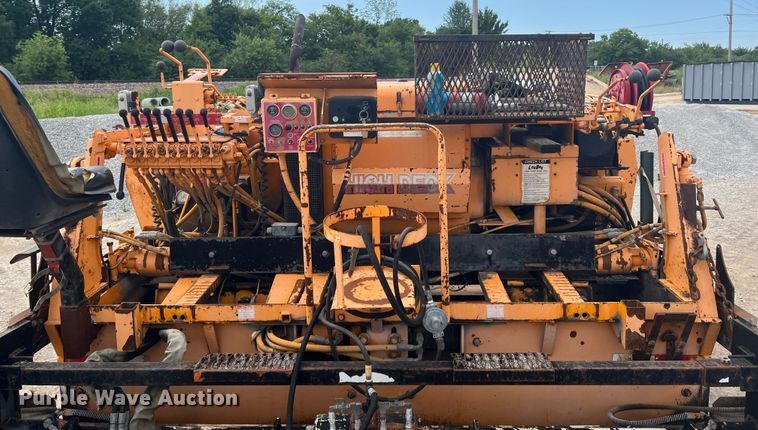 image for item JX9477 2000 LeeBoy L8500  paver