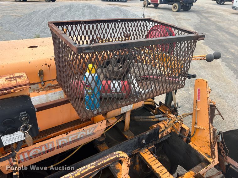 image for item JX9477 2000 LeeBoy L8500  paver