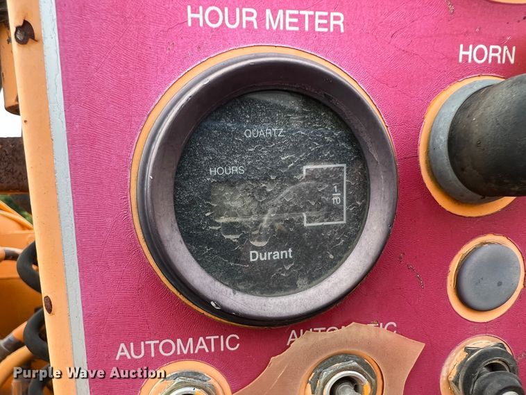 image for item JX9477 2000 LeeBoy L8500  paver