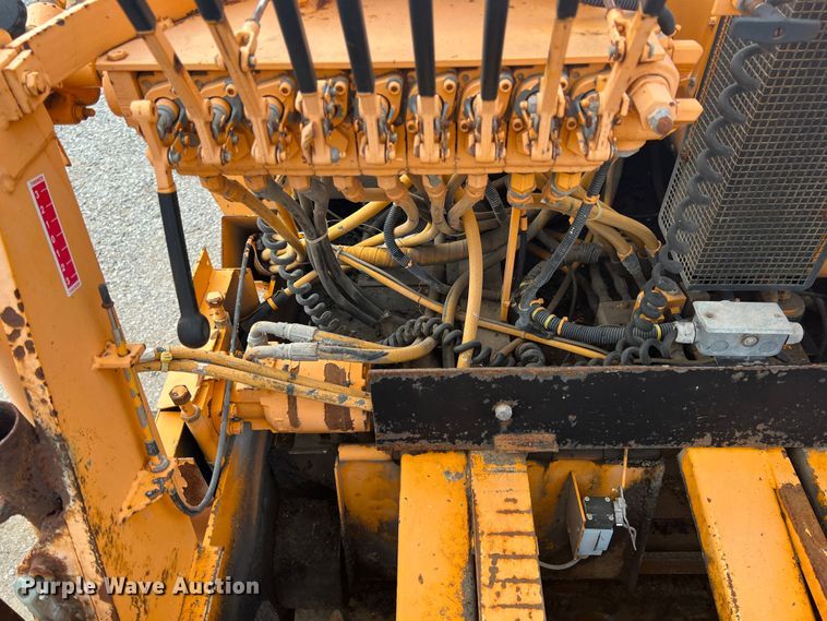 image for item JX9477 2000 LeeBoy L8500  paver