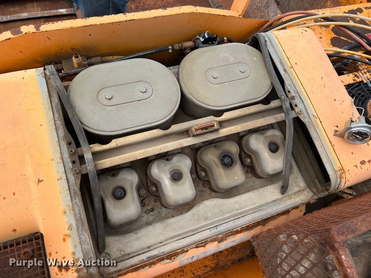 image for item JX9477 2000 LeeBoy L8500  paver