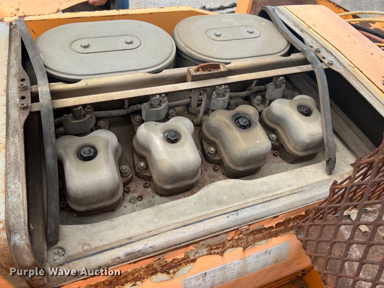 image for item JX9477 2000 LeeBoy L8500  paver