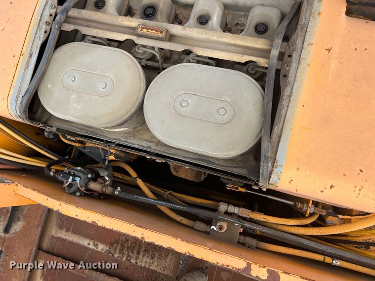 image for item JX9477 2000 LeeBoy L8500  paver