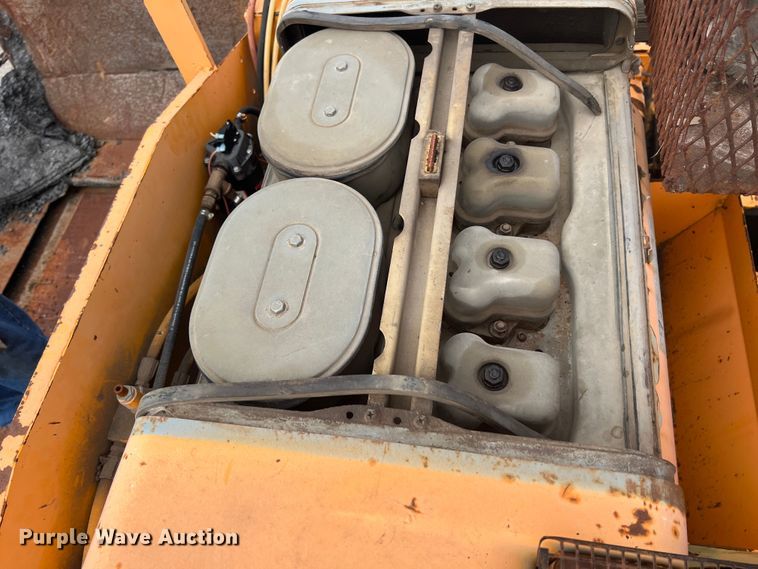 image for item JX9477 2000 LeeBoy L8500  paver